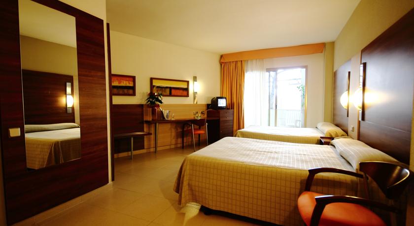 Номера в отеле Aqua Hotel Aquamarina & Spa, Коста дель Маресме, Испания