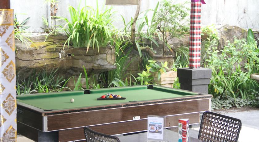 Бильярд на террасе