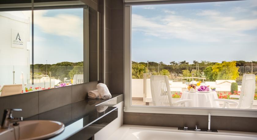 Номера в отеле Aqua Hotel Aquamarina & Spa, Коста дель Маресме, Испания