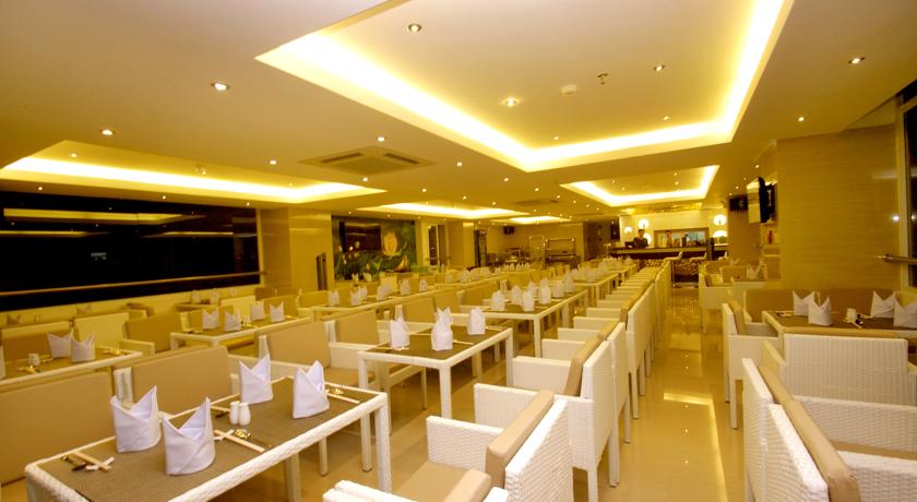 В ресторане