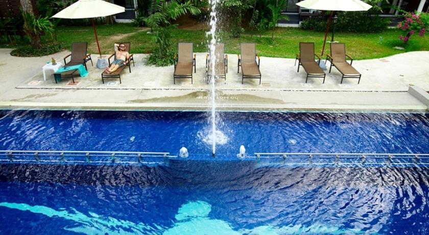 Бассейн, вид сверху