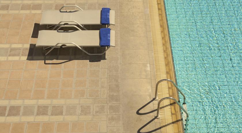 Терраса у бассейна