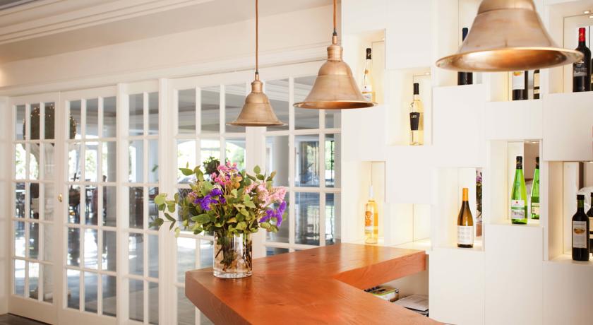 Бар в холле