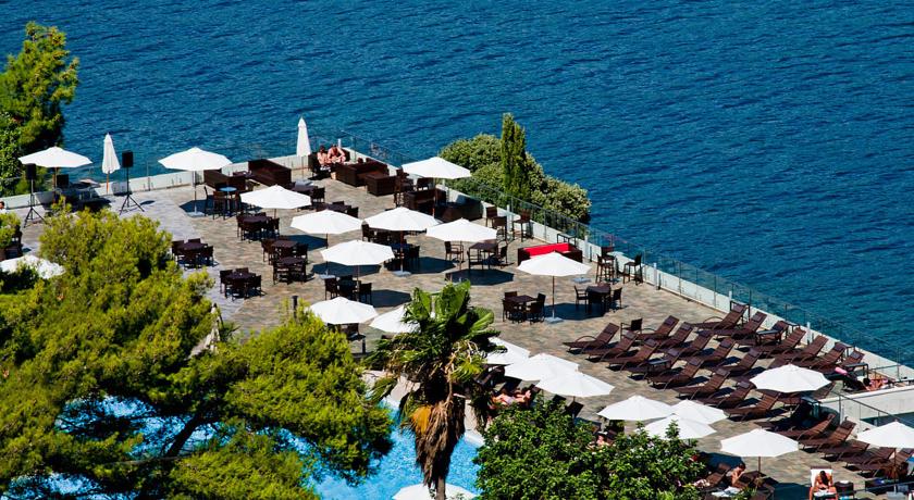 Терраса на берегу моря