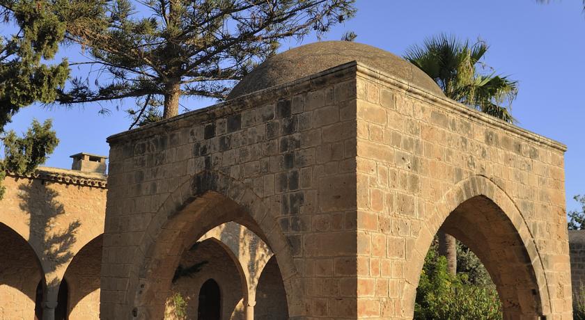 Монастырь Агиа-Напы находится в 400 метрах от отеля