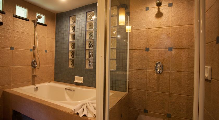 Номера в отеле Woraburi Phuket Resort & Spa, Пхукет, Таиланд