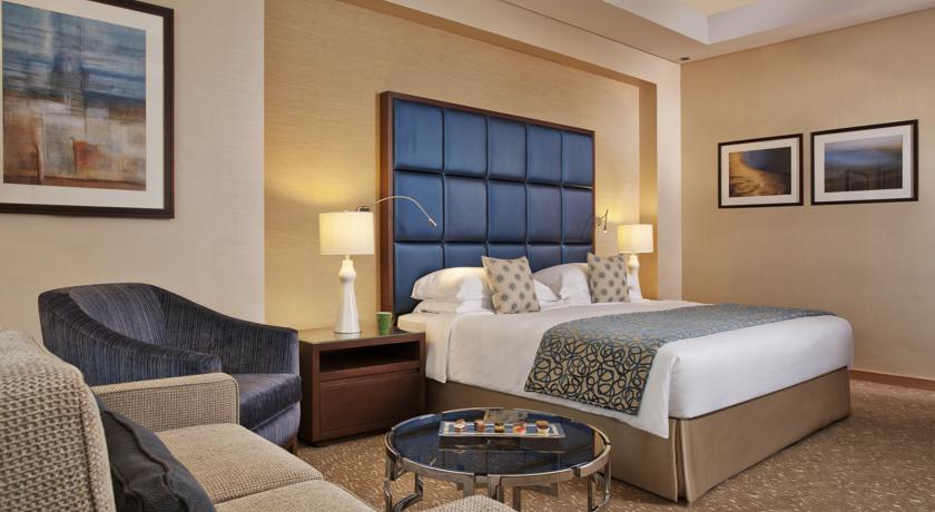 Номера в отеле Al Ghurair Rayhaan by Rotana, Дубай, ОАЭ