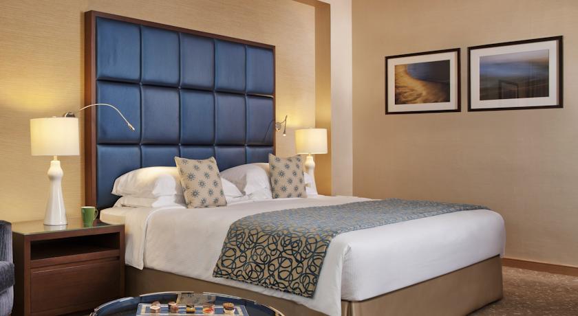 Номера в отеле Al Ghurair Rayhaan by Rotana, Дубай, ОАЭ