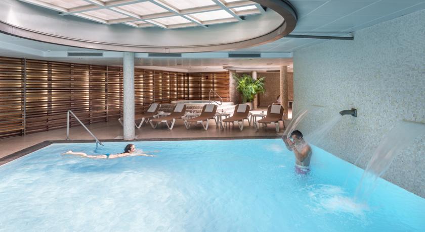 Крытый бассейн