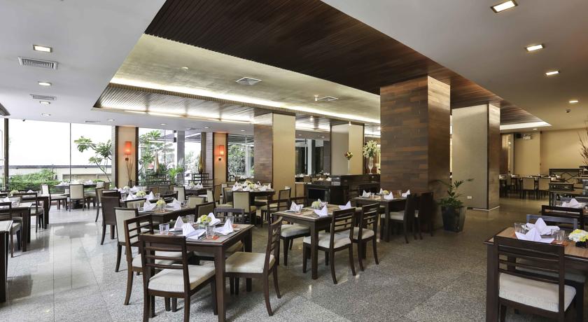 В ресторане