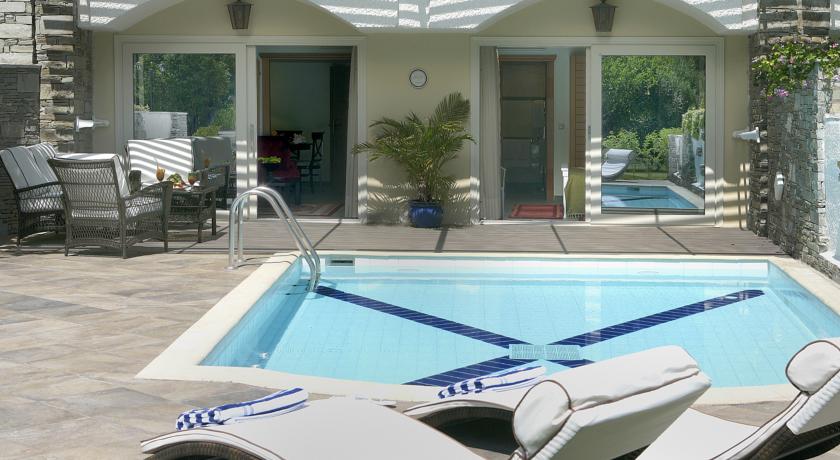 Индивидуальный бассейн у бунгало