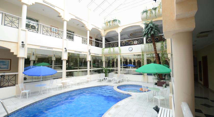 Крытый бассейн