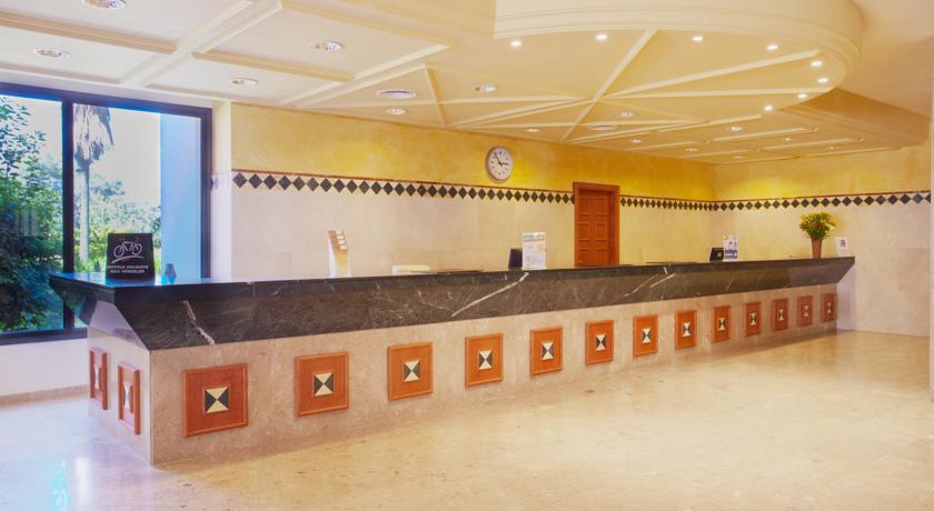 Рецепция в холле