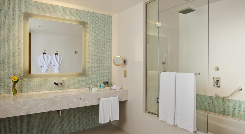 Номера в отеле Al Ghurair Rayhaan by Rotana, Дубай, ОАЭ