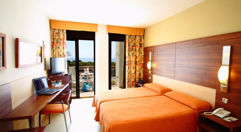 Номера в отеле Aqua Hotel Aquamarina & Spa, Коста дель Маресме, Испания