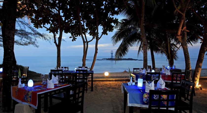 Терраса ресторана с видом на море