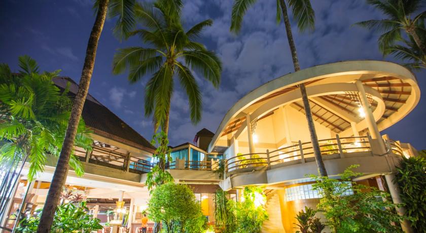 Отель вечером