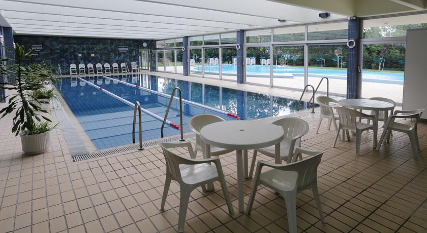 Терраса у крытого бассейна