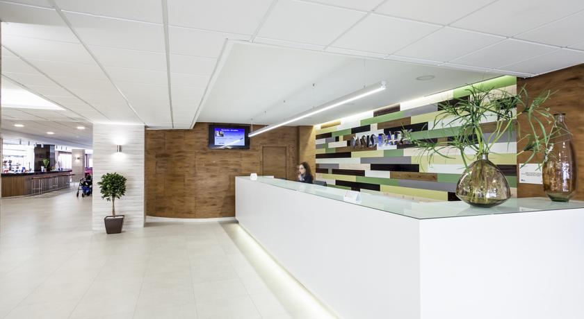 Рецепция в холле