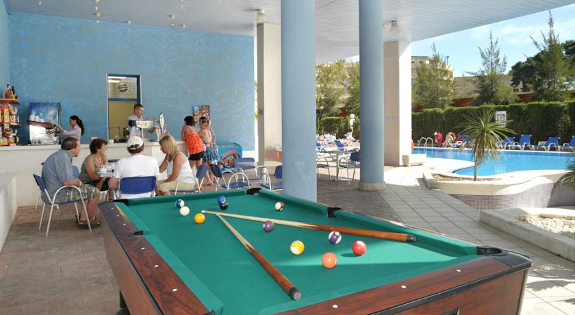 Бильярдная в баре