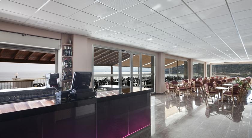 Бар с террасой