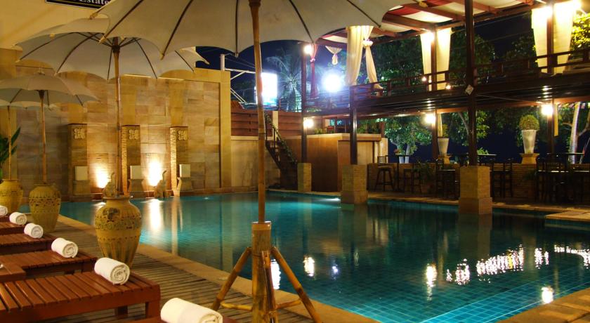 Бассейн с крытой террасой