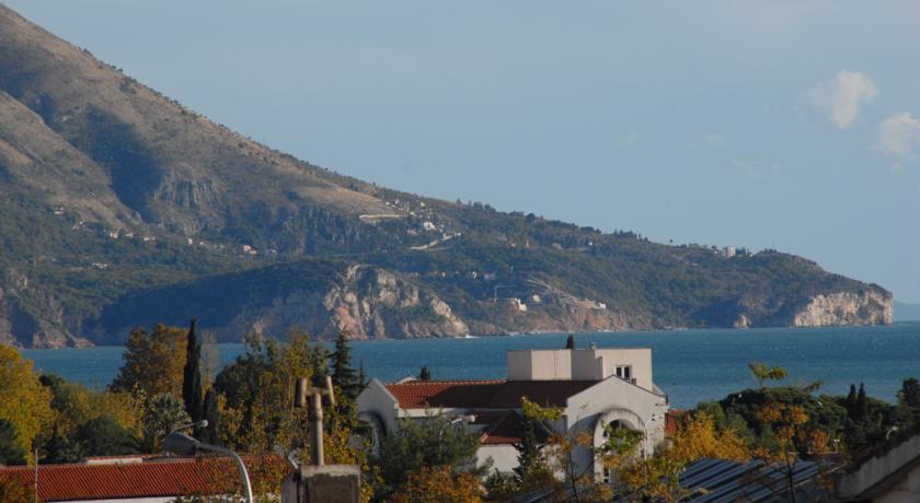 Вид с балкона некоторых номеров