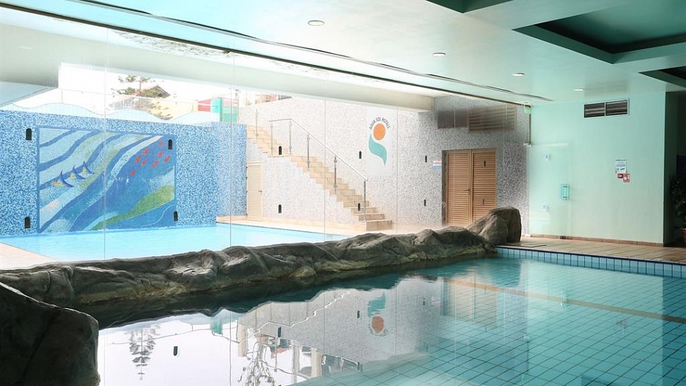 Крытый бассейн