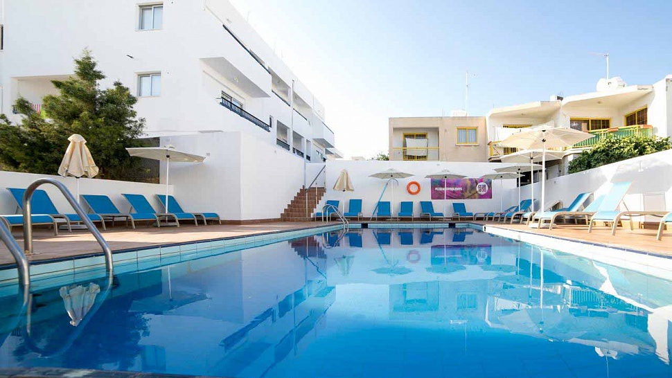 Flora-Maria Hotel & Annex