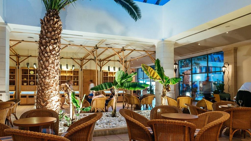 Бар в холле