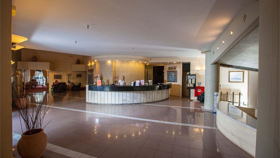 Рецепция в холле
