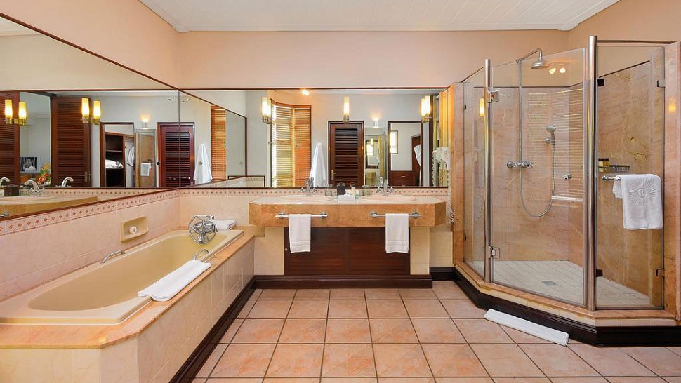 Paradis Beachcomber Golf Resort & SPA