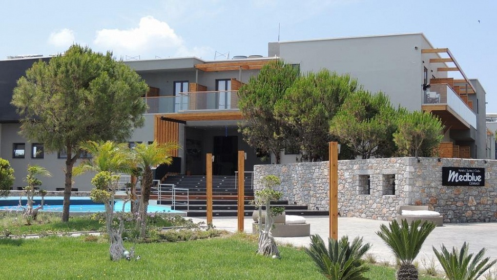 Корпуса отеля в саду