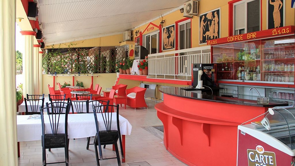 Бар с террасой