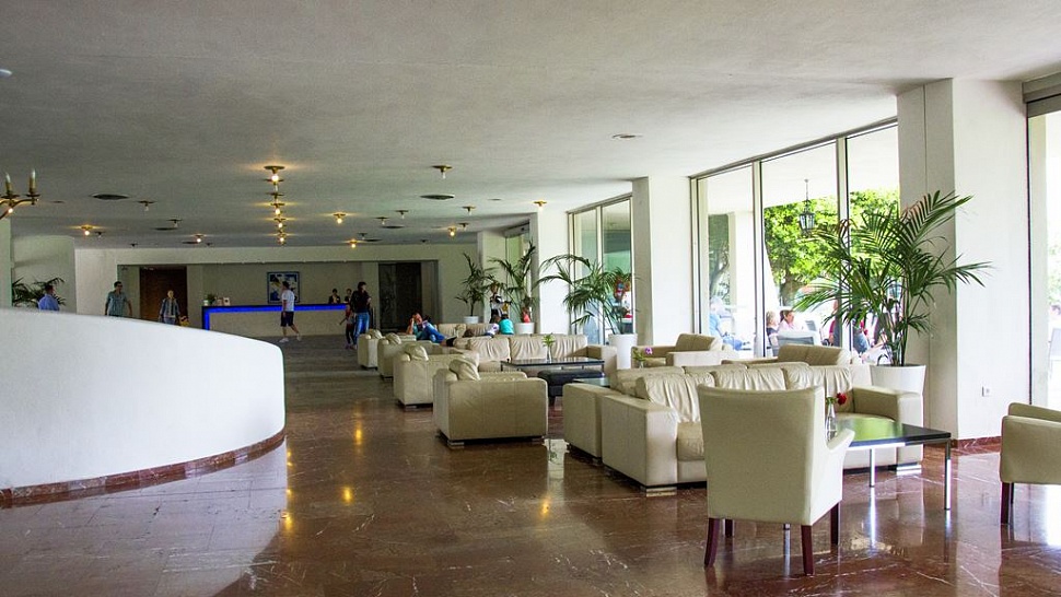 Рецепция в холле