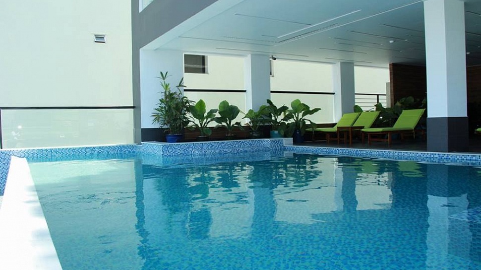 Частично крытый бассейн