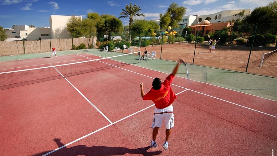 Теннисный корт