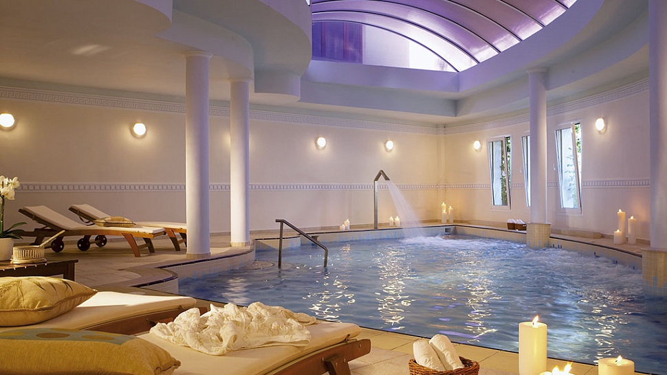 Крытый бассейн