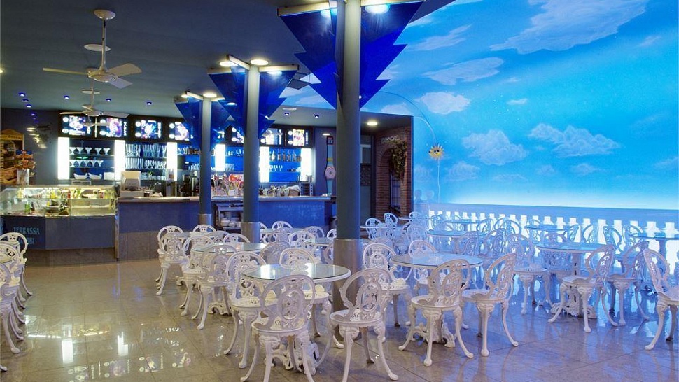 Бар с террасой