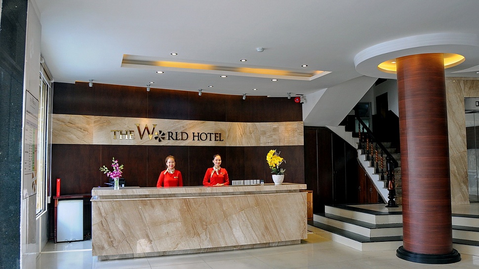 Рецепция в холле