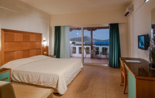 Elounda Breeze Resort 