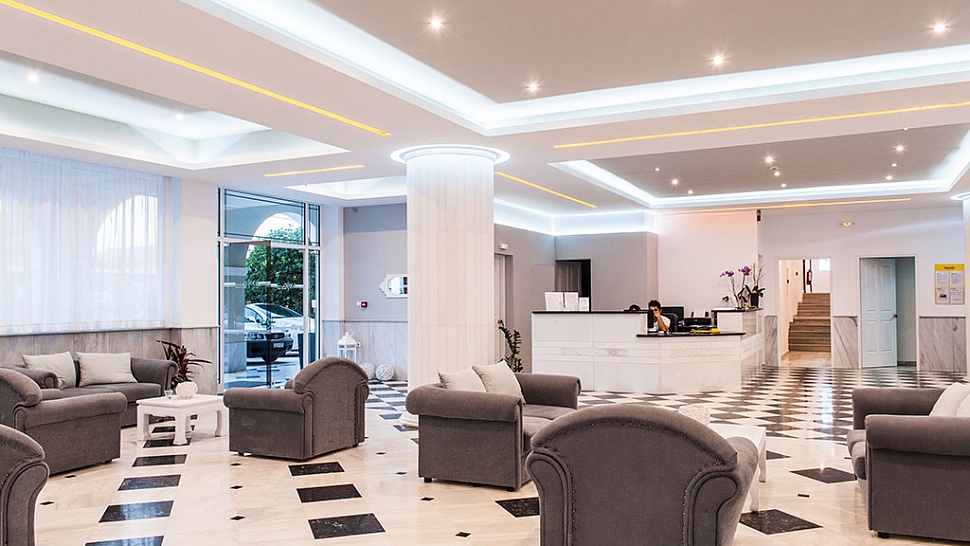 Рецепция в холле