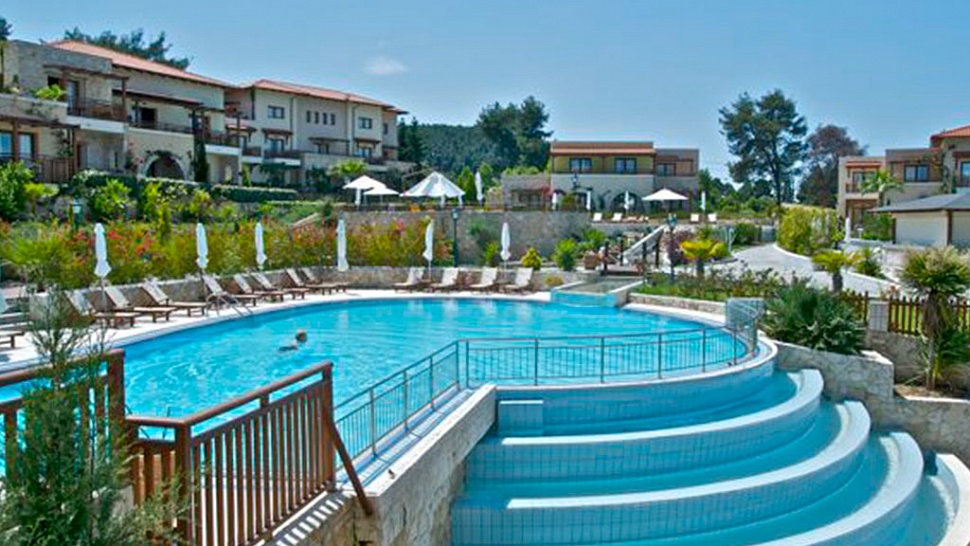 Бассейн с джакузи