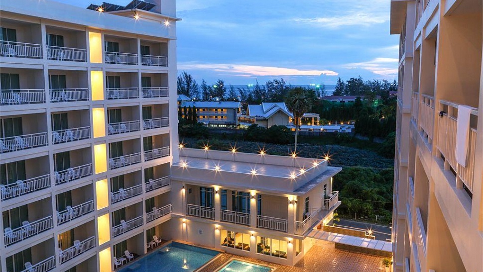 Вид из центрального корпуса отеля