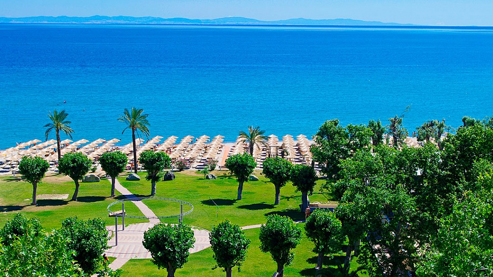 Сад и пляж отеля