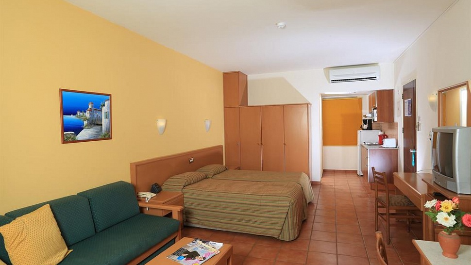 Номера в отеле Panthea Holiday Village, Айя-Напа, Кипр