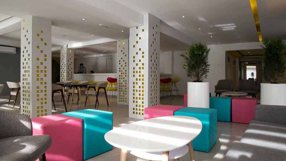 Flora-Maria Hotel & Annex