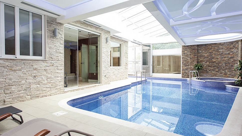 Крытый бассейн