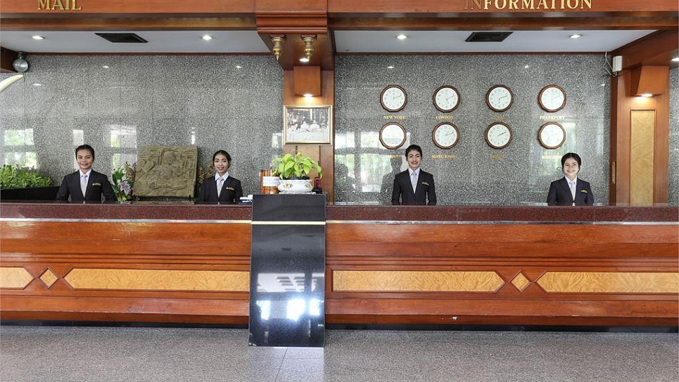 Рецепция в холле