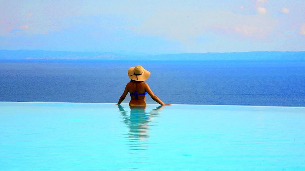 Открытый панорамный бассейн